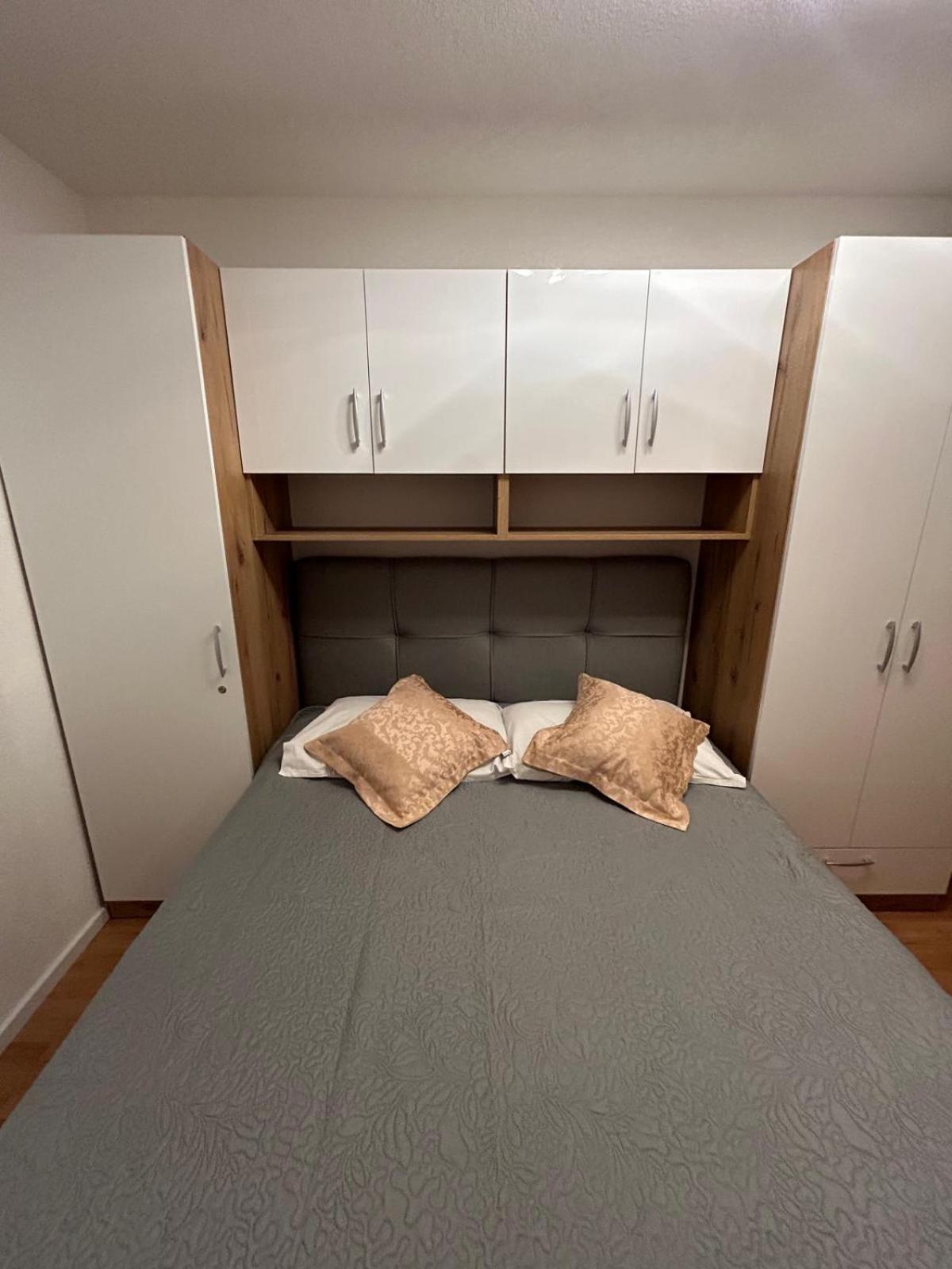 Apartment Lovre Topic Baska Voda Bagian luar foto