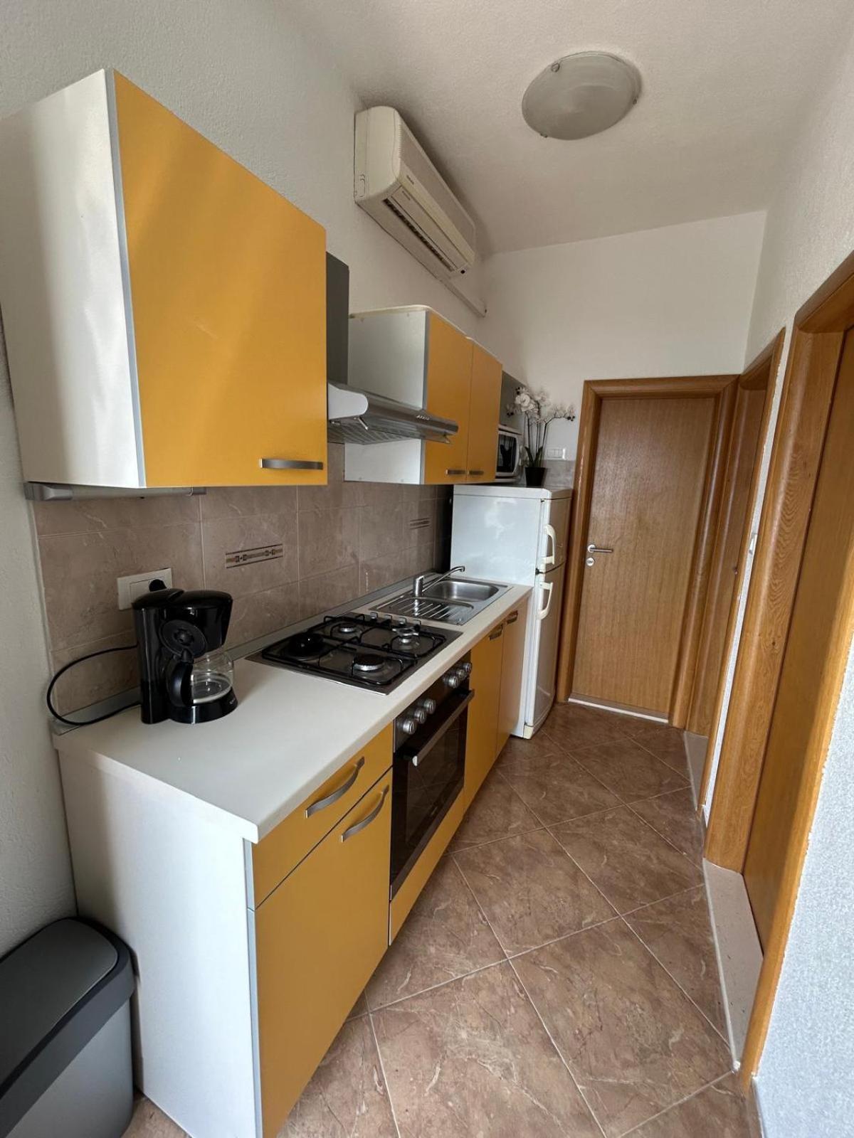 Apartment Lovre Topic Baska Voda Bagian luar foto