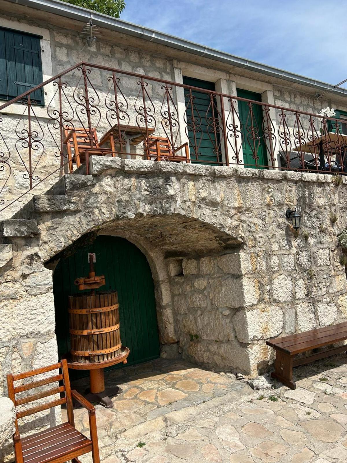 Apartment Lovre Topic Baska Voda Bagian luar foto